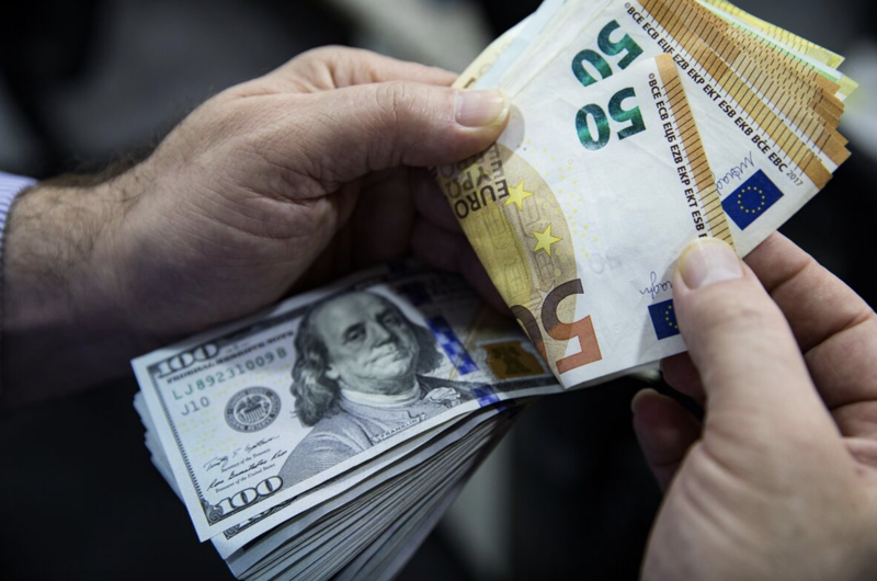 Đồng euro tăng giá mạnh khiến doanh nghiệp châu Âu như “ngồi trên đống lửa”